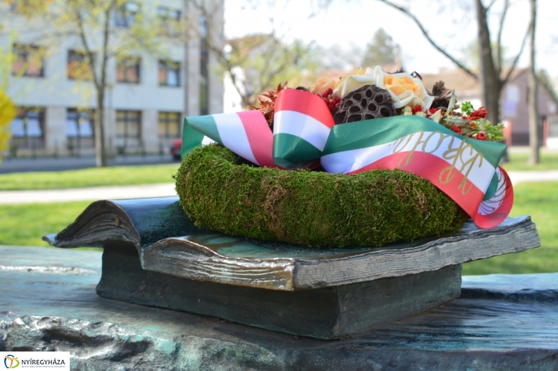 Váci Mihály Emlékmű koszorúzás