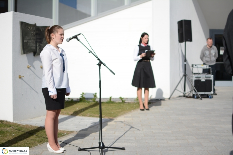 Váci Mihály Emléktábla koszorúzás