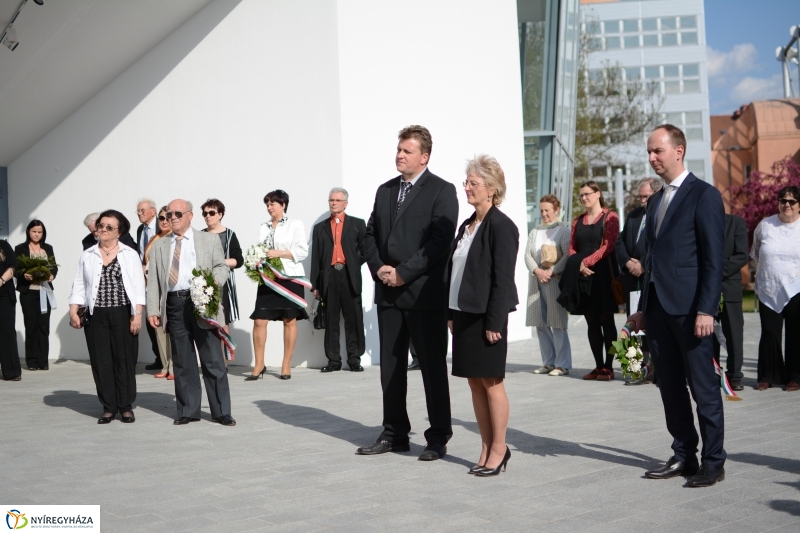 Váci Mihály Emléktábla koszorúzás