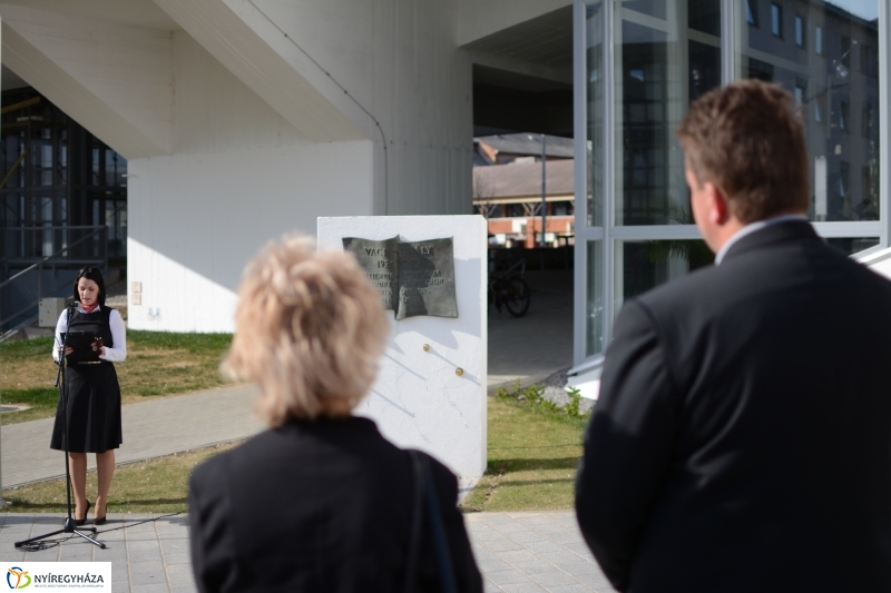 Váci Mihály Emléktábla koszorúzás