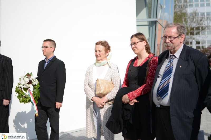 Váci Mihály Emléktábla koszorúzás