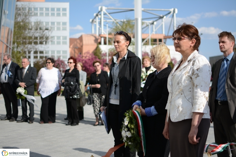 Váci Mihály Emléktábla koszorúzás