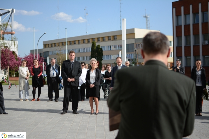 Váci Mihály Emléktábla koszorúzás