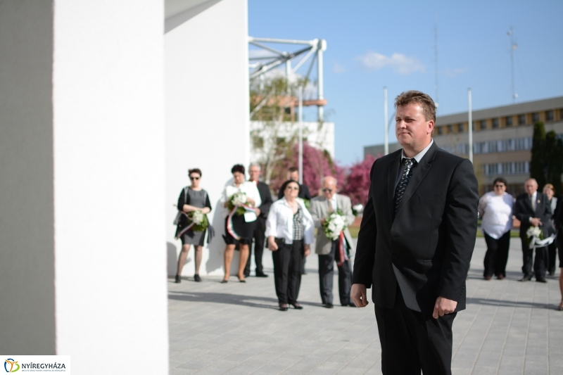 Váci Mihály Emléktábla koszorúzás