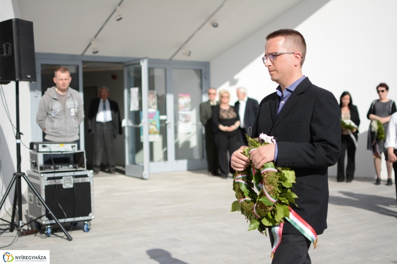 Váci Mihály Emléktábla koszorúzás