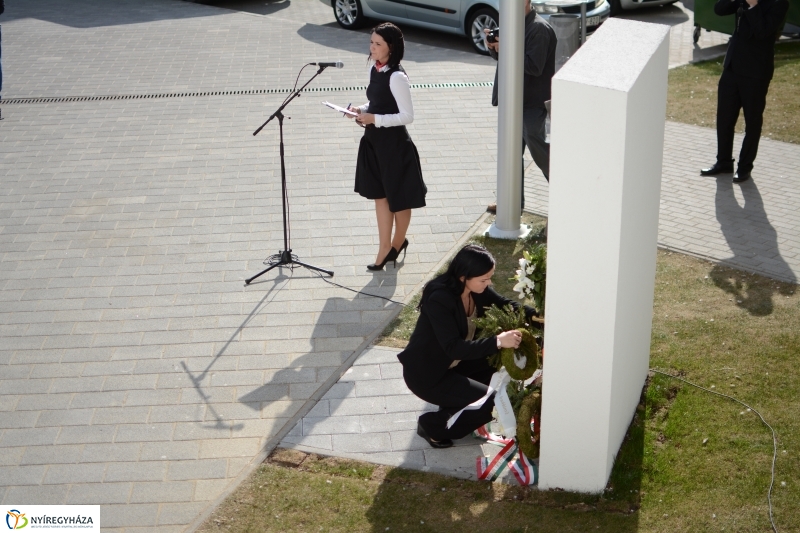 Váci Mihály Emléktábla koszorúzás