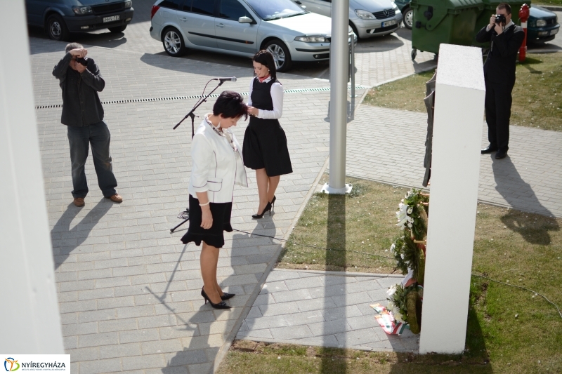 Váci Mihály Emléktábla koszorúzás