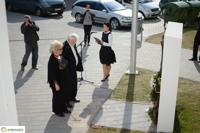 Váci Mihály Emléktábla koszorúzás