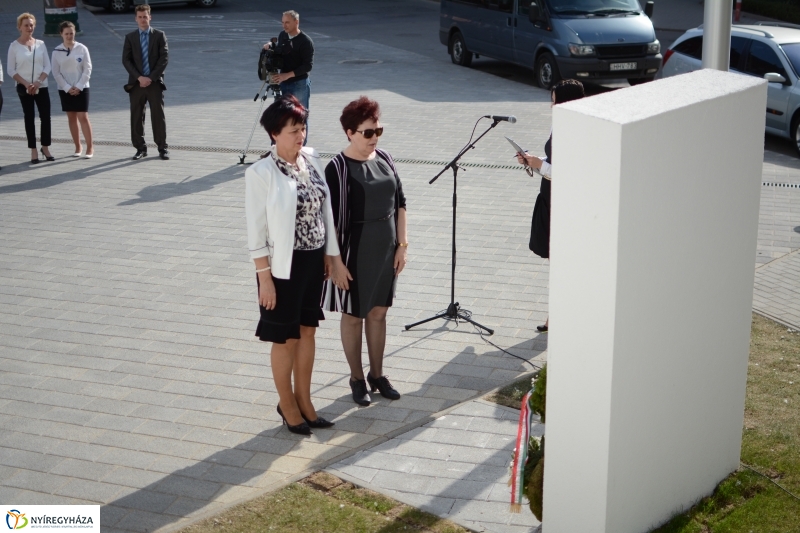 Váci Mihály Emléktábla koszorúzás