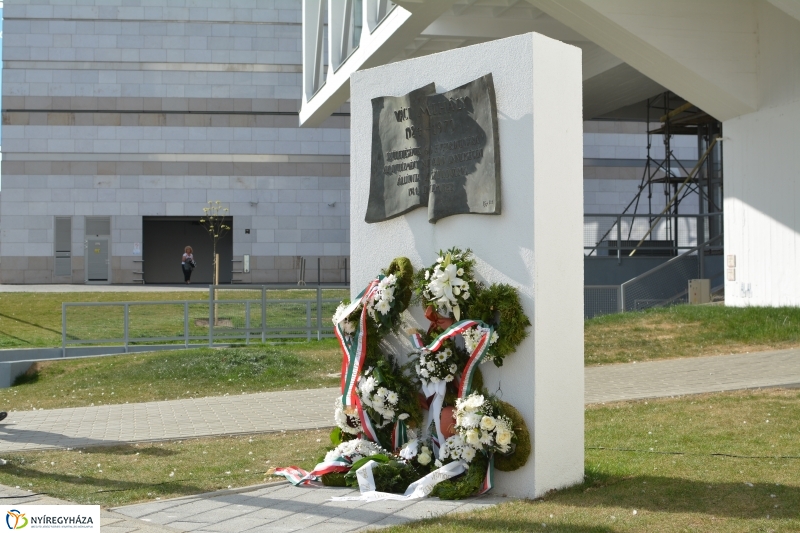 Váci Mihály Emléktábla koszorúzás