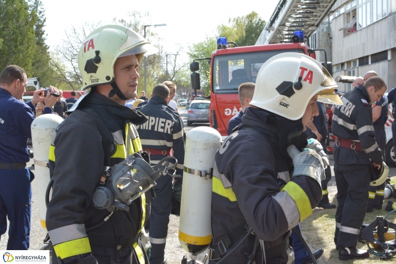 Lépcsőfutó verseny tűzoltóknak