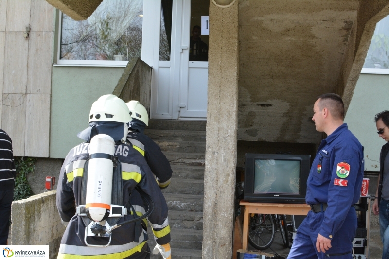 Lépcsőfutó verseny tűzoltóknak