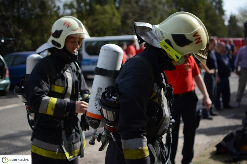 Lépcsőfutó verseny tűzoltóknak