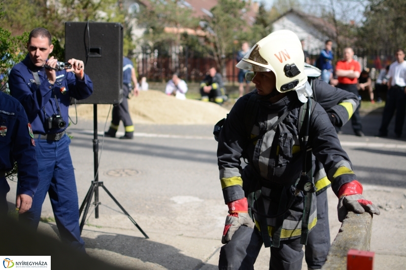 Lépcsőfutó verseny tűzoltóknak