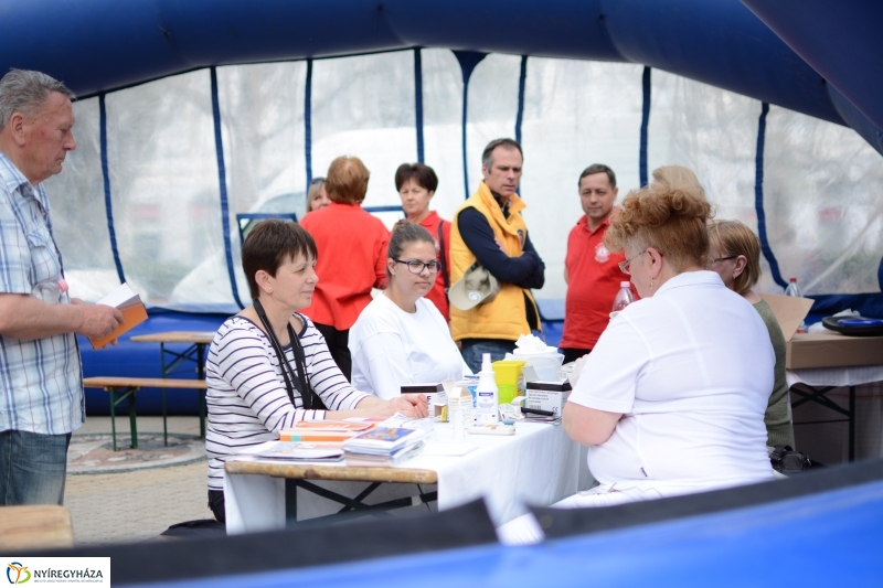 Lions szűrés a Kossuth téren