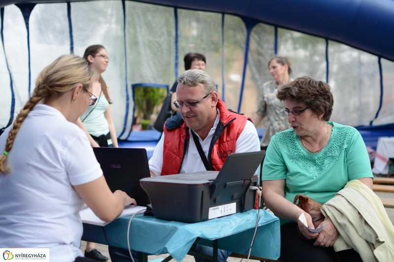 Lions szűrés a Kossuth téren