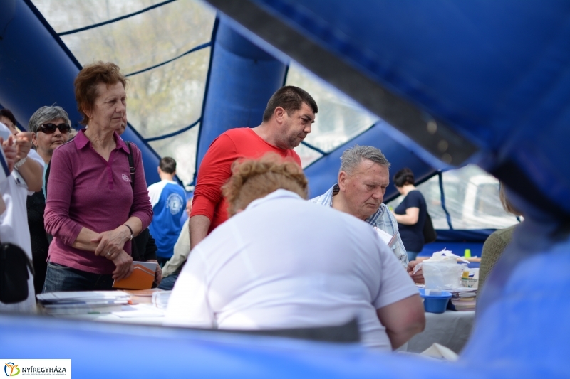 Lions szűrés a Kossuth téren