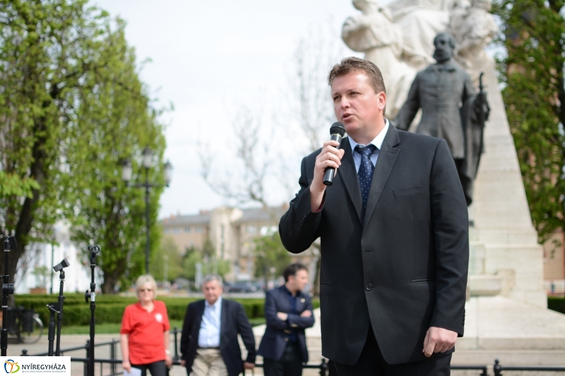 Lions szűrés a Kossuth téren