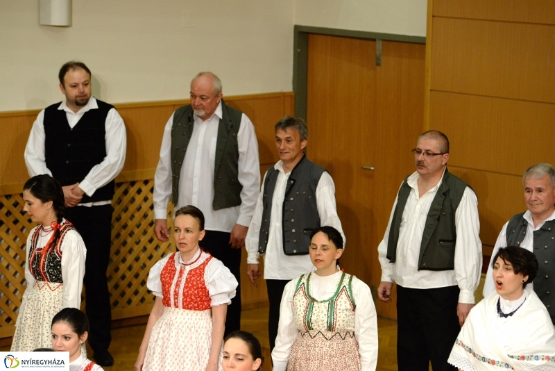 Defibrillátorért énekeltek