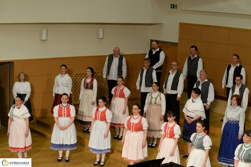 Defibrillátorért énekeltek