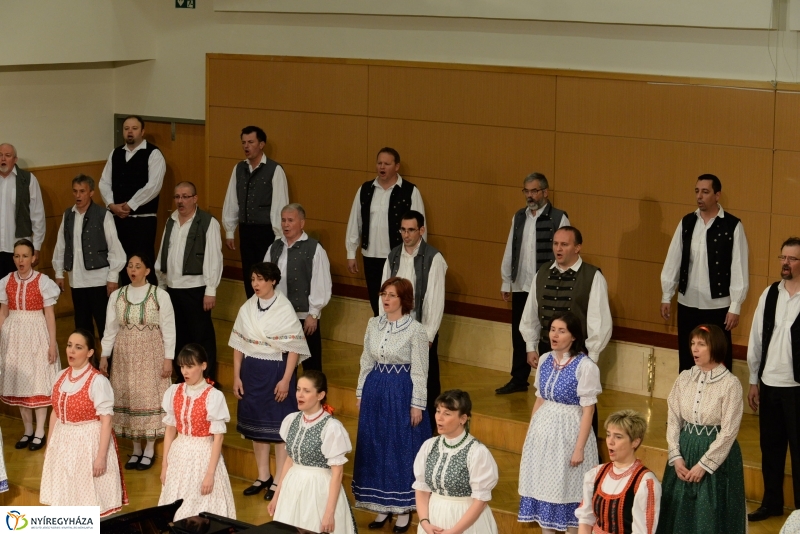 Defibrillátorért énekeltek