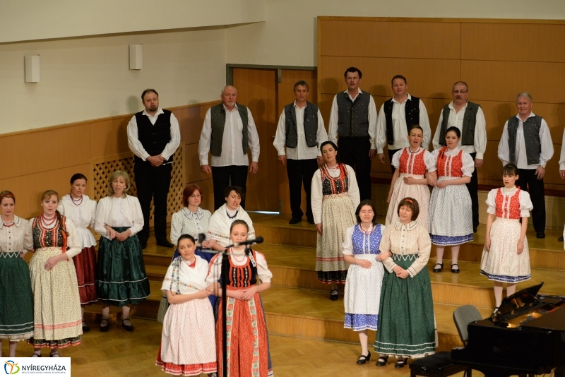 Defibrillátorért énekeltek