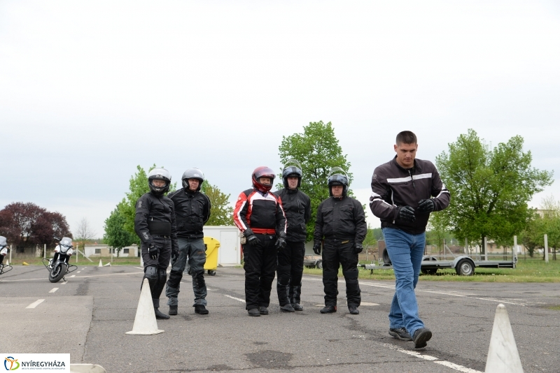 Vezetéstechnikai tréning motorosoknak