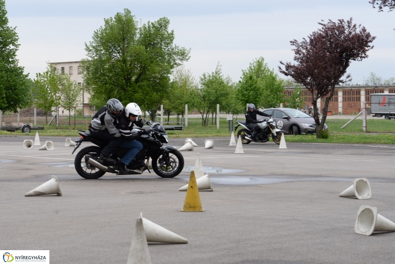Vezetéstechnikai tréning motorosoknak