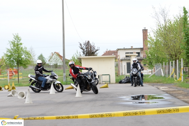 Vezetéstechnikai tréning motorosoknak