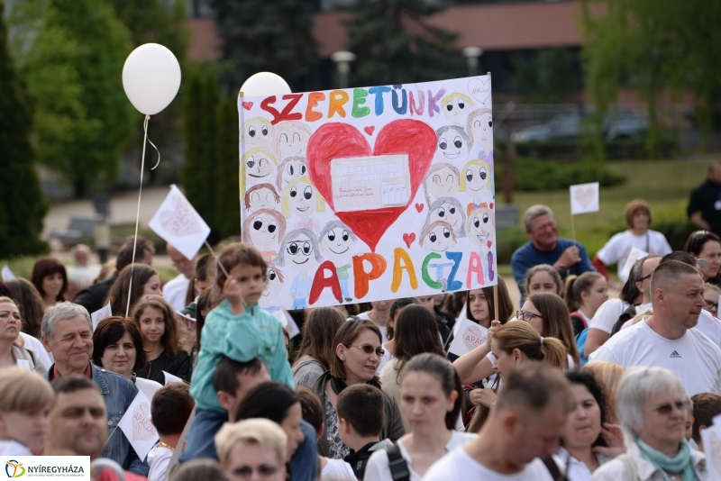 Petíció az Apáczaiért