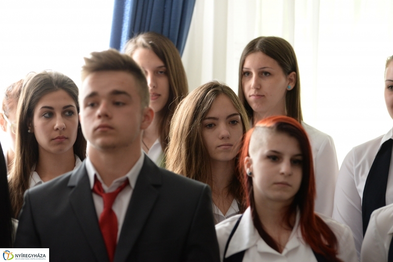 Sipkay-s diákok búcsúja tanáraiktól