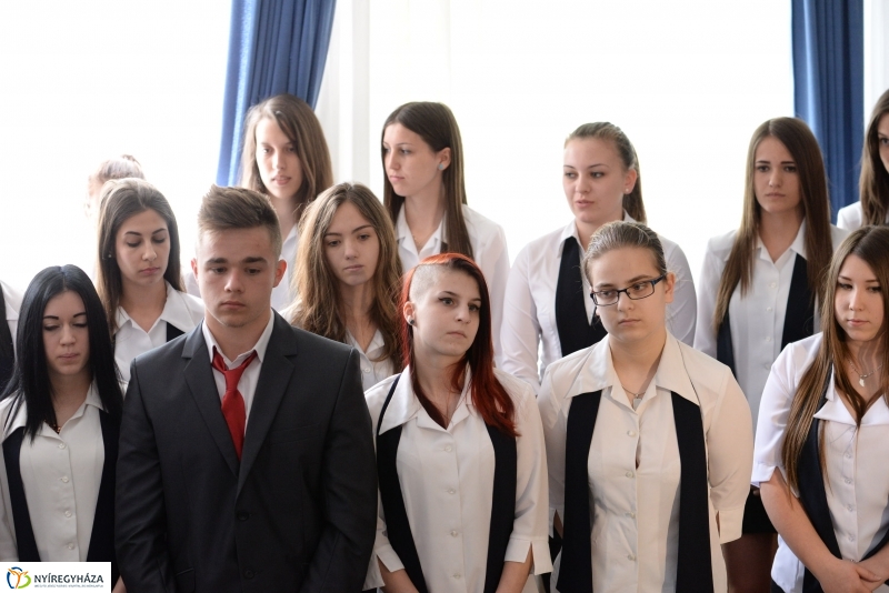 Sipkay-s diákok búcsúja tanáraiktól