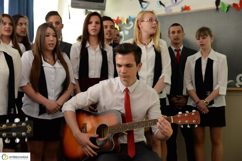 Sipkay-s diákok búcsúja tanáraiktól