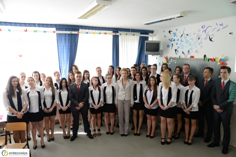 Sipkay-s diákok búcsúja tanáraiktól