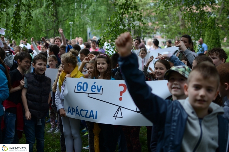 Csendes Demonstráció az Apáczai Gyakorlóért a Nyíregyházi Főiskolán