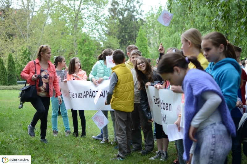 Csendes Demonstráció az Apáczai Gyakorlóért a Nyíregyházi Főiskolán