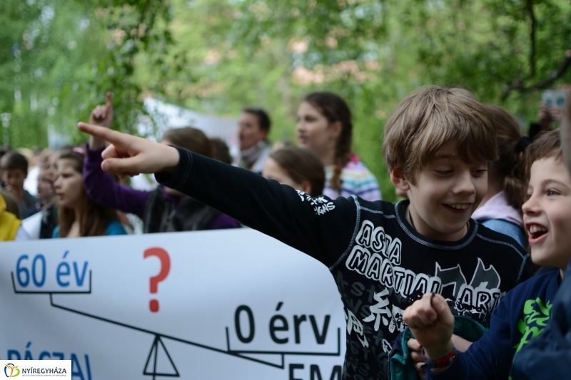 Csendes Demonstráció az Apáczai Gyakorlóért a Nyíregyházi Főiskolán