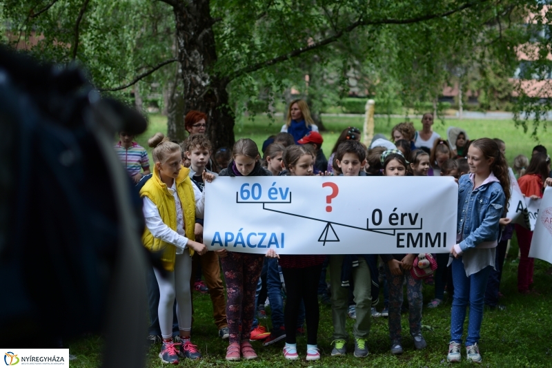 Csendes Demonstráció az Apáczai Gyakorlóért a Nyíregyházi Főiskolán