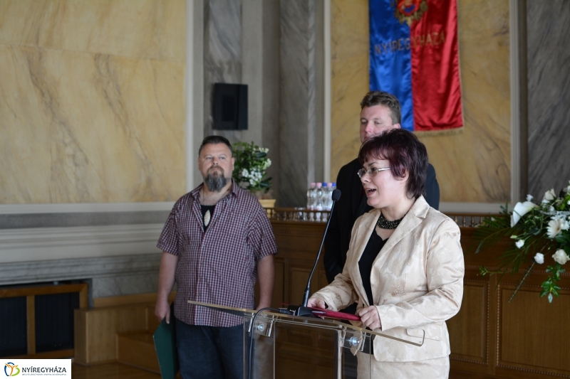 Gyermekrajz kiállítás díjkiosztó a Városháza Dísztermében