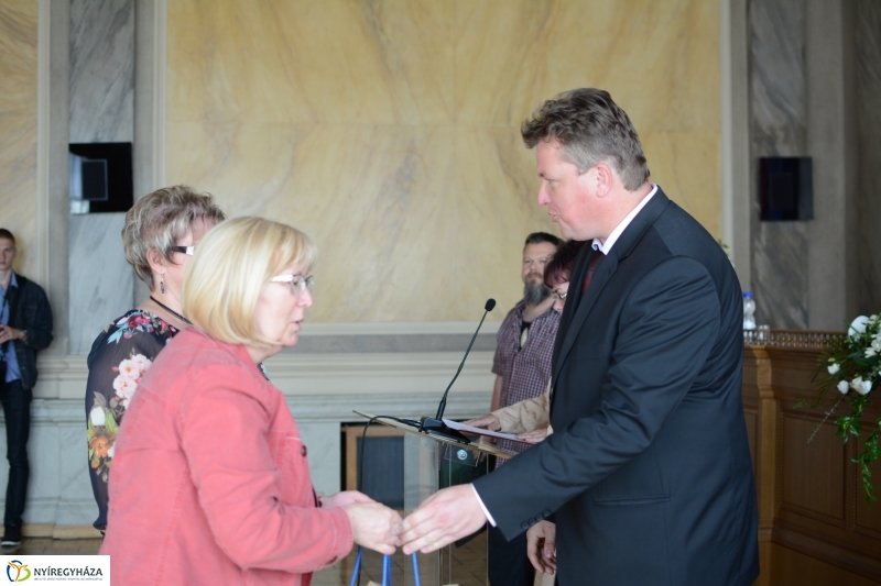 Gyermekrajz kiállítás díjkiosztó a Városháza Dísztermében