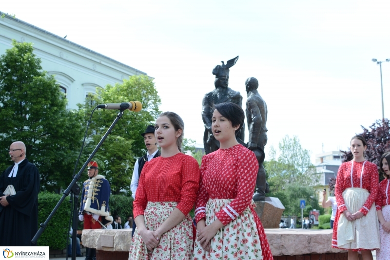 Városalapítók emlékművének koszorúzása