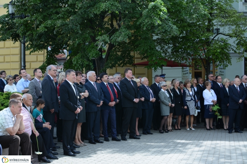 Városalapítók emlékművének koszorúzása