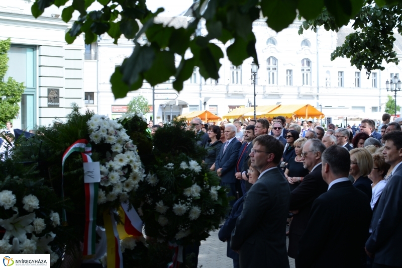 Városalapítók emlékművének koszorúzása
