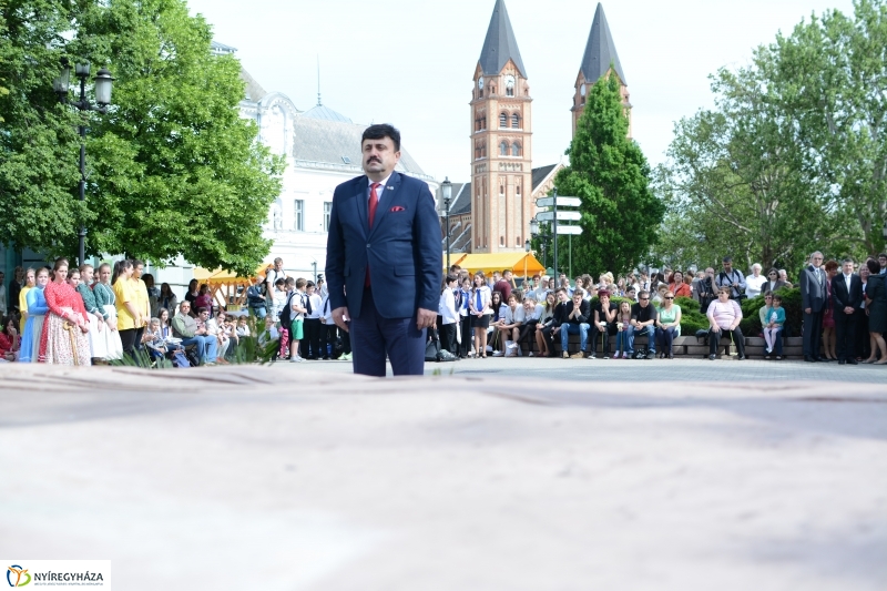 Városalapítók emlékművének koszorúzása