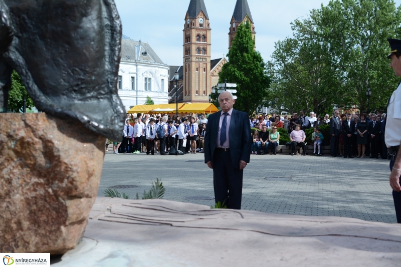 Városalapítók emlékművének koszorúzása