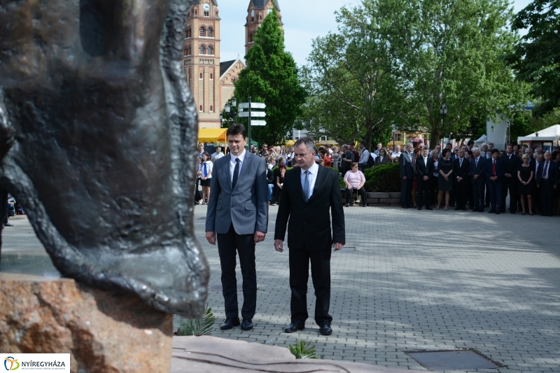 Városalapítók emlékművének koszorúzása