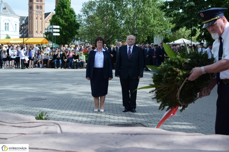Városalapítók emlékművének koszorúzása