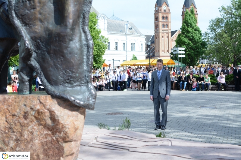 Városalapítók emlékművének koszorúzása