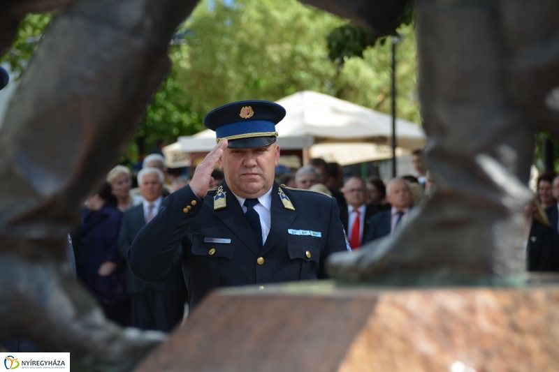 Városalapítók emlékművének koszorúzása