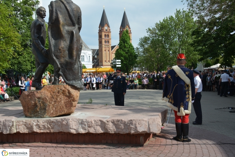 Városalapítók emlékművének koszorúzása